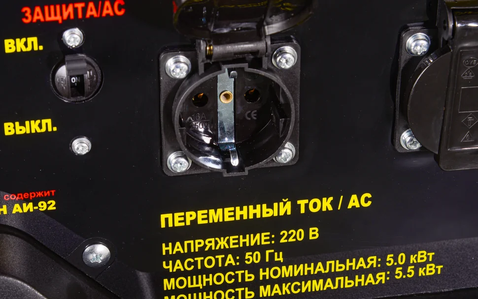 Бензиновый генератор HUTER DY6500LX с колёсами и аккумулятором