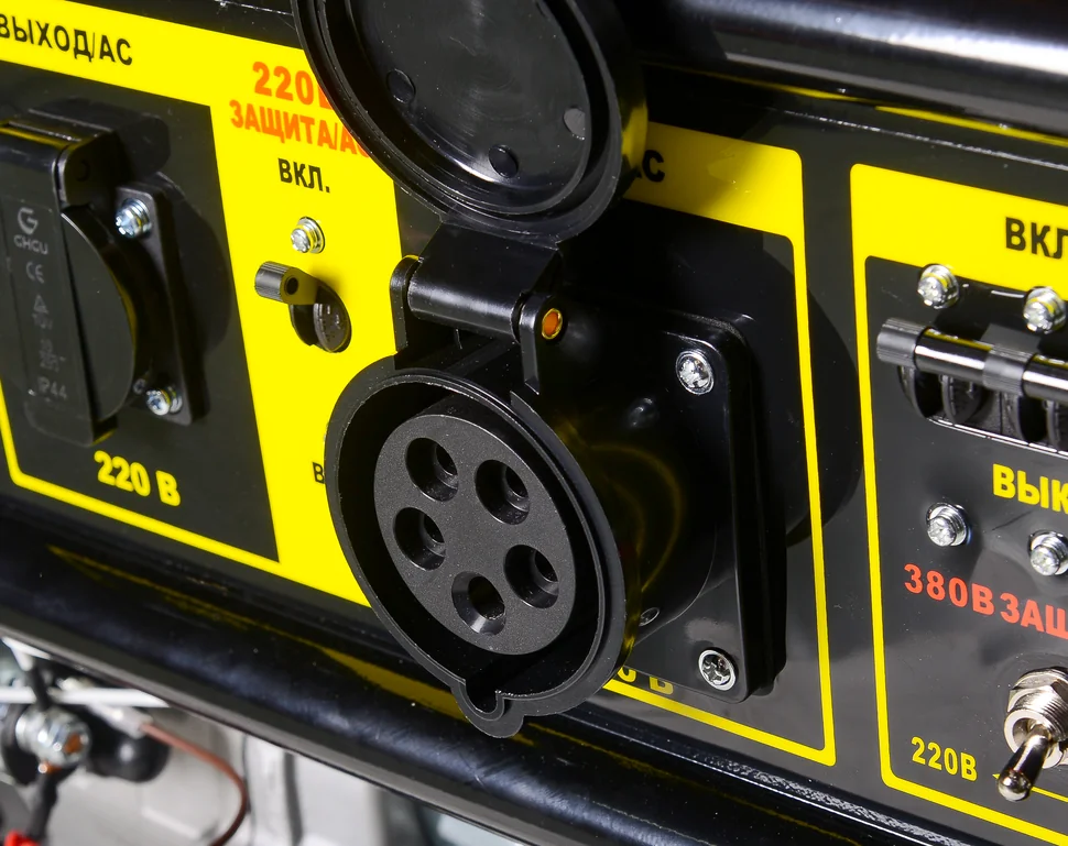 Бензиновый генератор HUTER DY9500LX-3