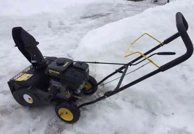 Бензиновый снегоуборщик HUTER SGC 3000